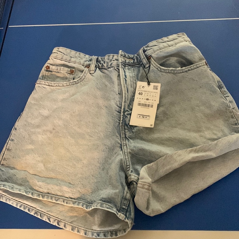 Zara shorts new size 40 can be rolled or un rolled